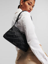 Load image into Gallery viewer, K/ESSENTIAL KUILT SHOULDER BAG