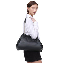 Load image into Gallery viewer, THE LARGE CHAIN SACK BAG