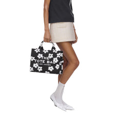 Load image into Gallery viewer, THE DAISY CANVAS MEDIUM TOTE BAG