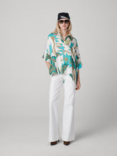 Load image into Gallery viewer, DVF	DIANE S/S SHIRT	MARLENE BATIK GIANT IVORY