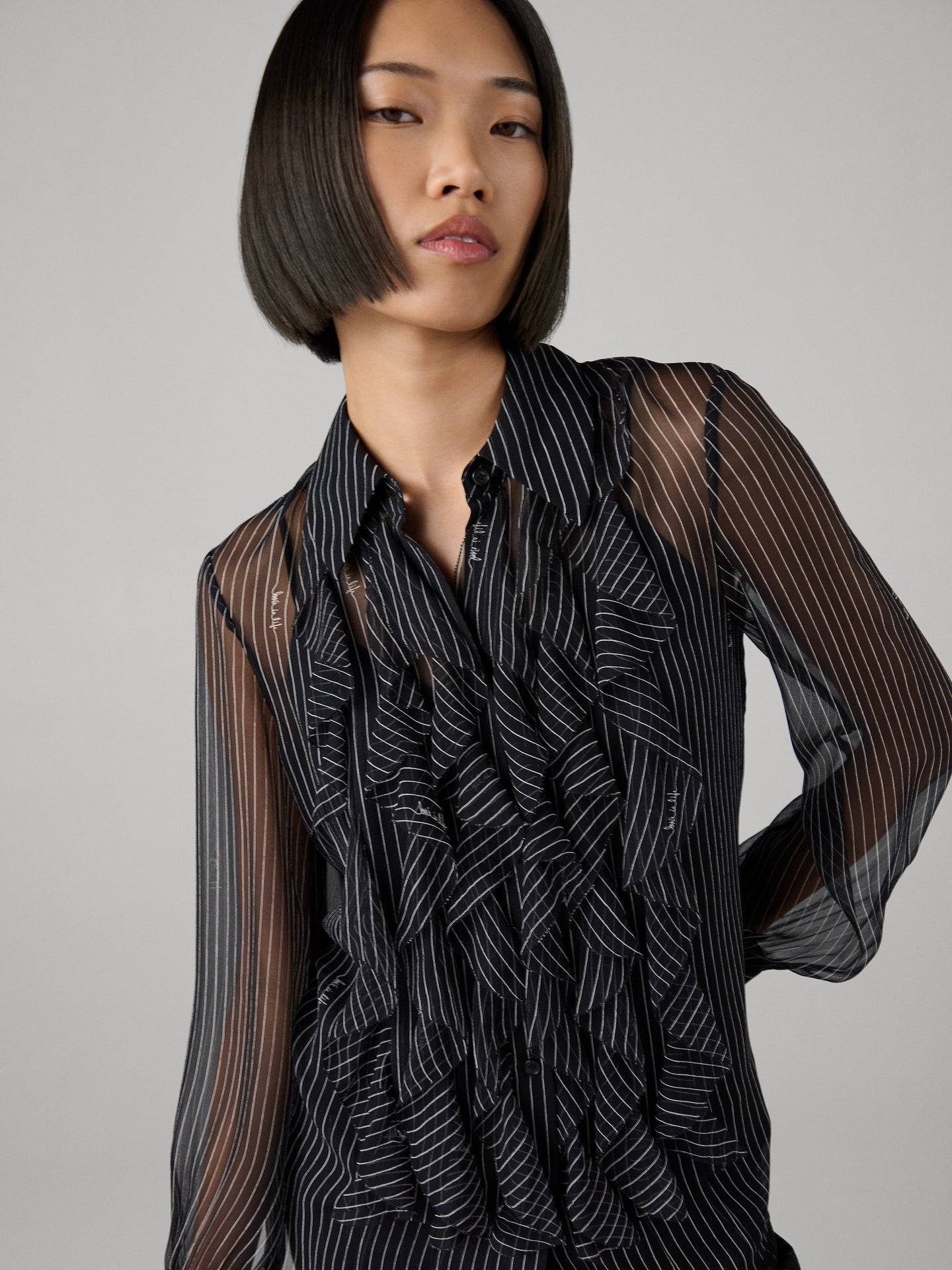 DVF	EVA BLOUSE	SIGNATURE PINSTRIPE BLACK