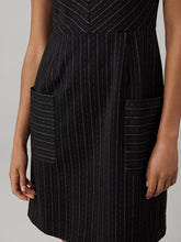 Load image into Gallery viewer, DVF	WILMA DRESS BLACK GROUND WITH DOT LINE