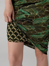 Load image into Gallery viewer, DVF	LENA DRESS	VENICE GEO MINI MOSS/DOGES CLOUD