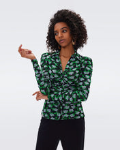 Load image into Gallery viewer, DVF	NATHANIEL REVERSIBLE TOP DOT BLSM SM GN/VENICE GEO GN