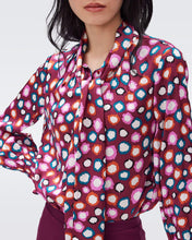 Load image into Gallery viewer, DVF	NEW TINA TOP LEOPARD SPOTS WINE PINK