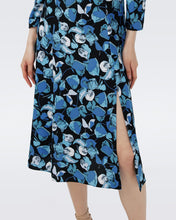 Load image into Gallery viewer, JOANNA DRESS IN PASSION PETALS STAR SAPPHIRE