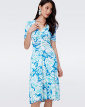 Load image into Gallery viewer, DVF	KOREN REVERSIBLE DRESS JUN BLM BU/DAY DREAM FLORAL