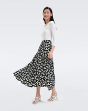 Load image into Gallery viewer, DVF VENICE SKIRT GRAPHIC FLOWER SM BLACK