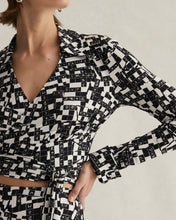Load image into Gallery viewer, DVF	BOBBIE TOP	DVF 50TH CROSS WORD BLACK