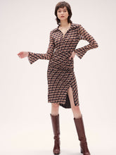 Load image into Gallery viewer, DVF LILLY DRESS WAVE GEO LG CAMEL