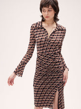 Load image into Gallery viewer, DVF LILLY DRESS WAVE GEO LG CAMEL