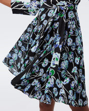 Load image into Gallery viewer, DVF IRINA DRESS  WTRCLR FLORAL LG BLK/MED BLK